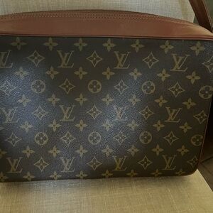 Immaculately loved LV Monogram Sac Bandouliere